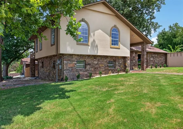Homes for sale in Bentonville, AR | 1402 11Th St, Bentonville, AR 72712 | MLS# 1355325