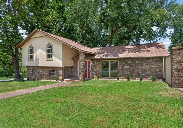 Homes for sale in Bentonville, AR | 1402 11Th St, Bentonville, AR 72712 | MLS# 1355325
