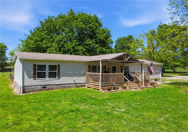 2nd image of 10645 Winningham Rd, Gentry, AR 72734 | MLS# 1355436