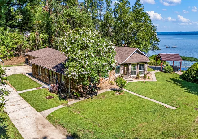 Homes for sale in Dardanelle, AR | 10101 Lakeshore Loop, Dardanelle, AR 72834 | MLS# 1355251
