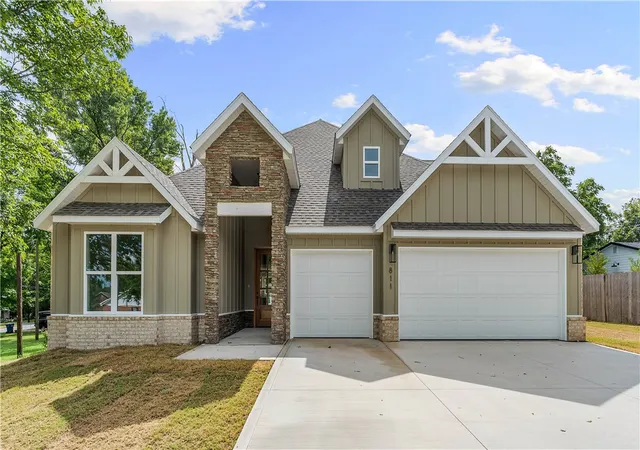 Homes for sale in Siloam Springs, AR | 811 N Mount Olive, Siloam Springs, AR 72761 | MLS# 1355424