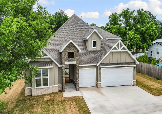 Homes for sale in Siloam Springs, AR | 811 N Mount Olive, Siloam Springs, AR 72761 | MLS# 1355424