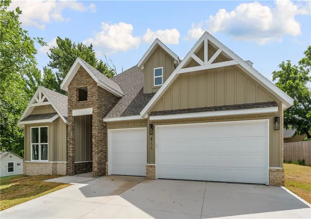 Homes for sale in Siloam Springs, AR | 811 N Mount Olive, Siloam Springs, AR 72761 | MLS# 1355424