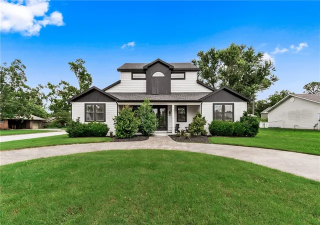 1st image of 212 Nw G St, Bentonville, AR 72712 | MLS# 1355450