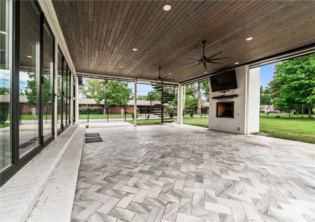 2nd image of 212 Nw G St, Bentonville, AR 72712 | MLS# 1355450