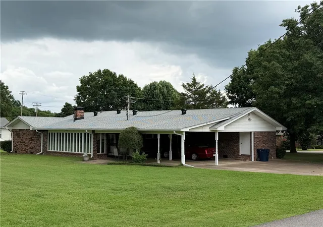 2nd image of 704 Vine St, Clarksville, AR 72830 | MLS# 1355446