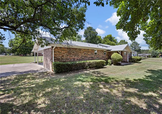 Photo 3 of Single family home for sale at 704 Vine St, Clarksville, AR 72830 | MLS# 1355446 | Listing updated on 2026-10-06