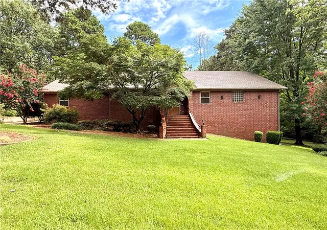 Photo 3 of Single family home for sale at 209 Hickory Hills Dr, Russellville, AR 72802 | MLS# 1355376 | Listing updated on 2026-09-17