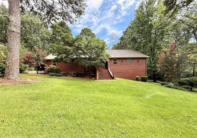 Photo 3 of Single family home for sale at 209 Hickory Hills Dr, Russellville, AR 72802 | MLS# 1355376 | Listing updated on 2026-09-17