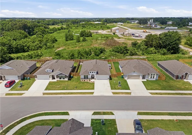 Homes for sale in Centerton, AR | 2160 Bluebonnet Ln, Centerton, AR 72719 | MLS# 1355194