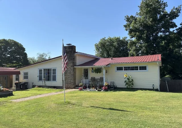 1st image of 1006 Berry St, Harrison, AR 72601 | MLS# 1355685