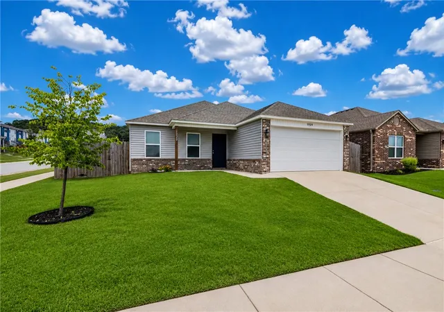 3rd image of 1029 S Brambling Ln, Fayetteville, AR 72701 | MLS# 1355549