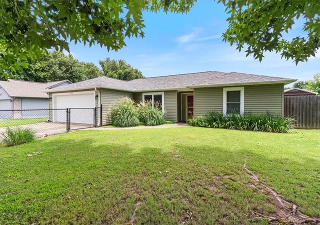 Homes for sale in Siloam Springs, AR | 1375 Justin Ct, Siloam Springs, AR 72761 | MLS# 1355710