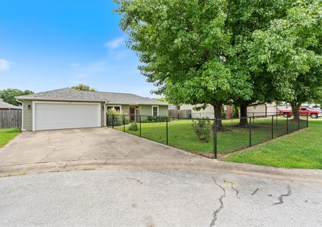Homes for sale in Siloam Springs, AR | 1375 Justin Ct, Siloam Springs, AR 72761 | MLS# 1355710