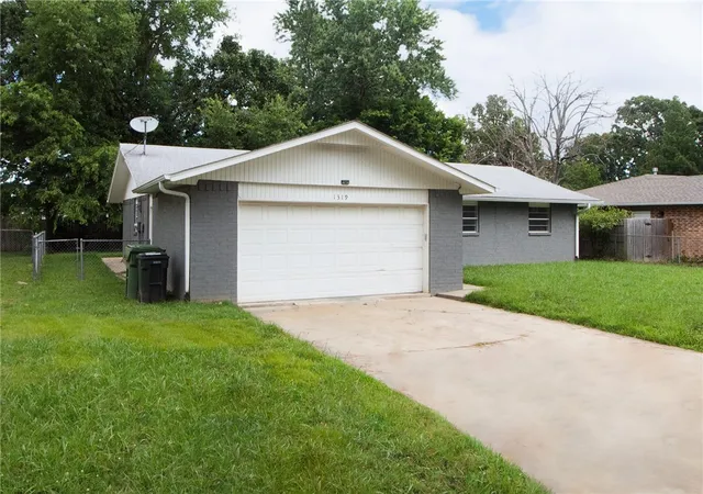 Homes for sale in Rogers, AR | 1319 W Forest Dr, Rogers, AR 72756 | MLS# 1355445