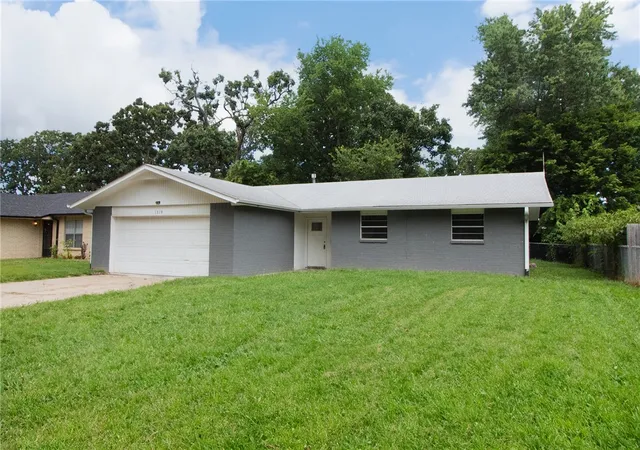 Homes for sale in Rogers, AR | 1319 W Forest Dr, Rogers, AR 72756 | MLS# 1355445