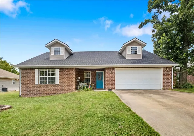 1st image of 8 Hebrides Dr, Bella Vista, AR 72715 | MLS# 1355648