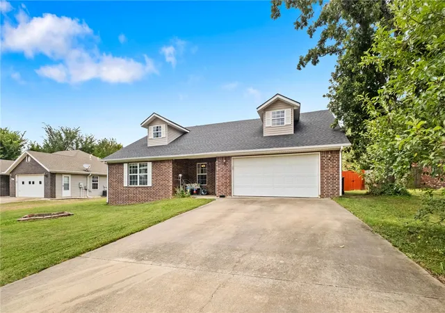 3rd image of 8 Hebrides Dr, Bella Vista, AR 72715 | MLS# 1355648