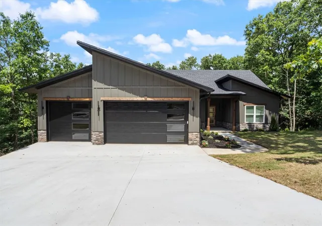 1st image of 3 Allison Cir, Bella Vista, AR 72715 | MLS# 1355674
