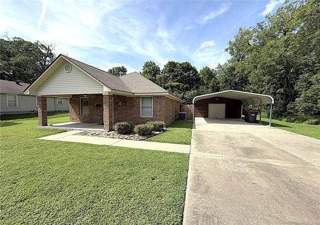 2nd image of 1711 Cedar, Van Buren, AR 72956 | MLS# 1355754