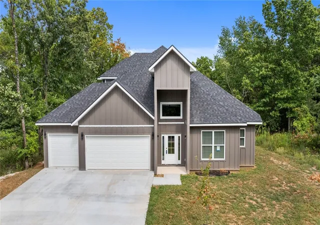 Photo 2 of Single family home for sale at 41 S Cheshnut Dr, Bella Vista, AR 72714 | MLS# 1355791 | Listing updated on 2026-09-23