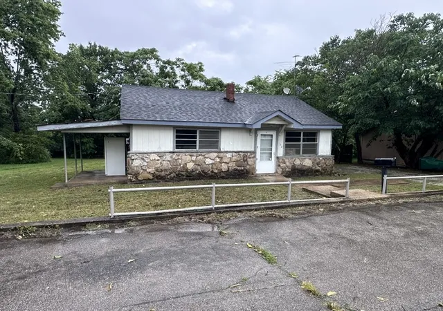 Homes for sale in Flippin, AR | 102 W South St, Flippin, AR 72634 | MLS# 1355814
