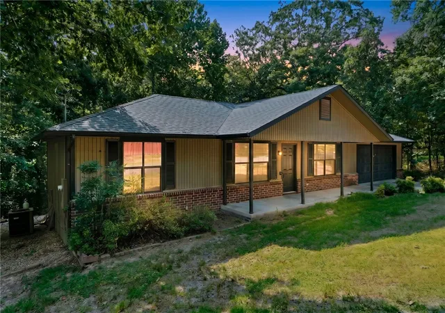 2nd image of 8 Kenilworth Dr, Bella Vista, AR 72714 | MLS# 1354550