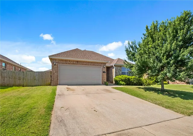 Photo 3 of Single family home for sale at 600 Worchester, Siloam Springs, AR 72761 | MLS# 1355847 | Listing updated on 2026-09-01