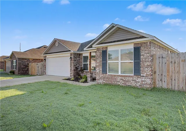 2nd image of 926 W Aiden Dr, Siloam Springs, AR 72761 | MLS# 1355536