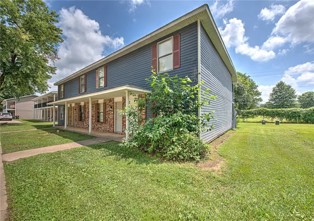 2nd image of 1505 A,b,c,d Oriole St, Springdale, AR 72764 | MLS# 1355506