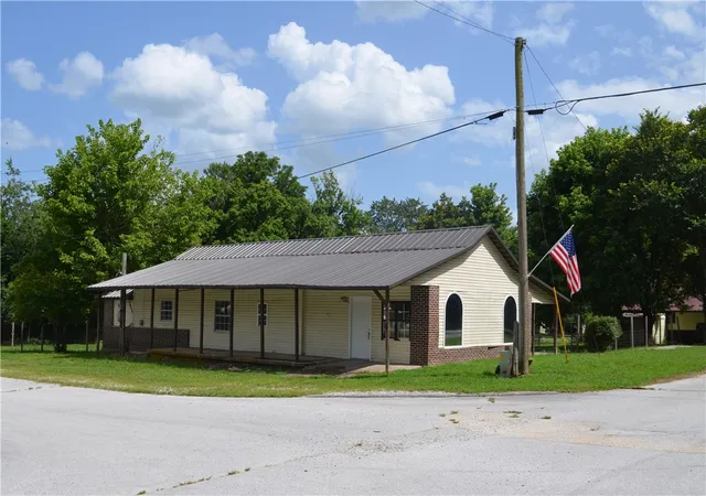 Single family home for sale at 12086 Reich St, Everton, AR 72633 | MLS# 1355882