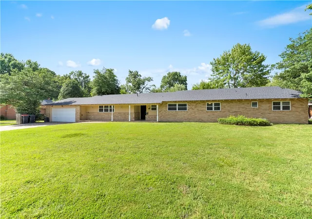 1st image of 1510 Circle Dr, Springdale, AR 72764 | MLS# 1355894