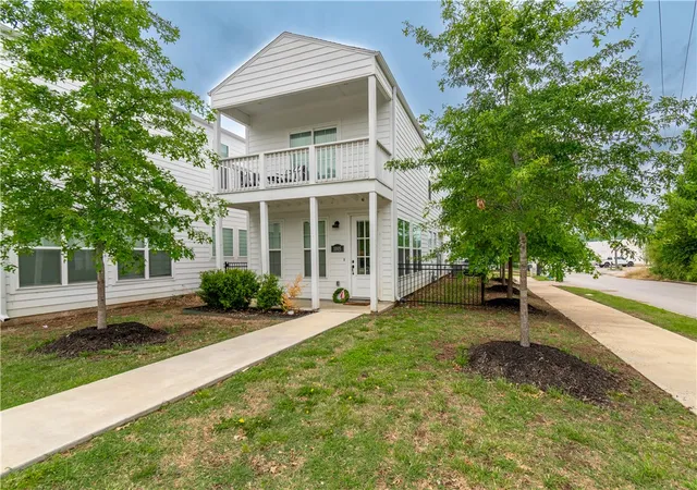 1st image of 1005 S Hollywood Ave, Fayetteville, AR 72701 | MLS# 1355923
