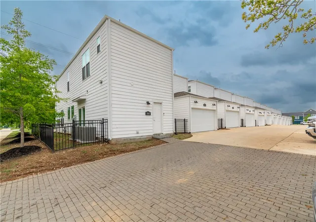 28th image of 1005 S Hollywood Ave, Fayetteville, AR 72701 | MLS# 1355923