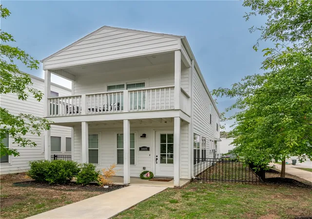 2nd image of 1005 S Hollywood Ave, Fayetteville, AR 72701 | MLS# 1355923