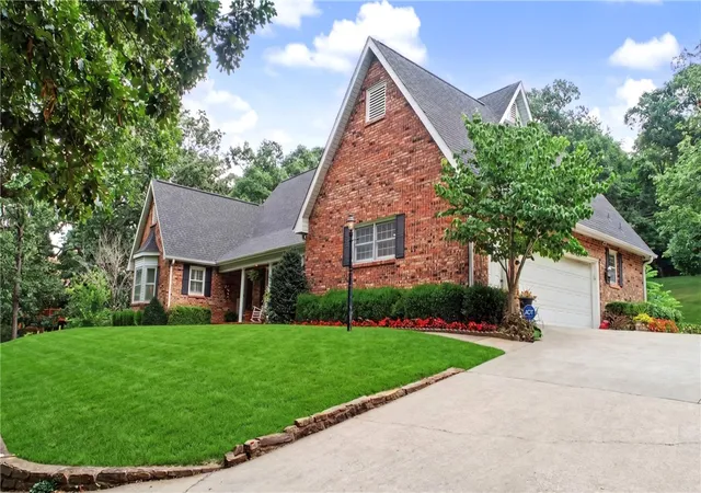 3rd image of 1134 N Crossover Rd, Fayetteville, AR 72701 | MLS# 1355771