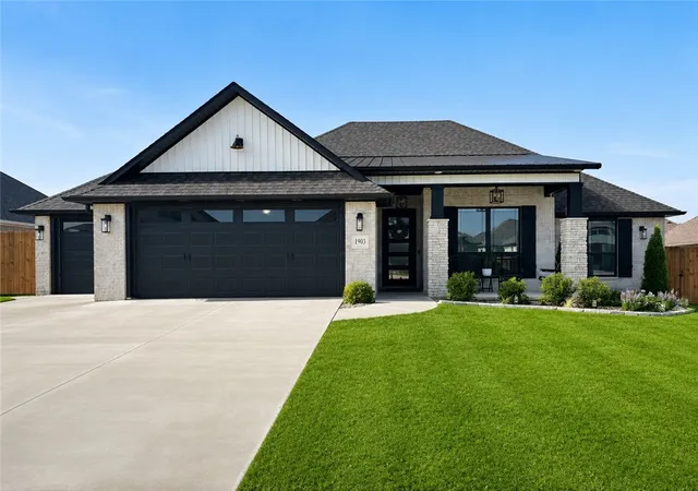image of 1903 Crump St, Pea Ridge, AR 72751 | MLS# 1355961