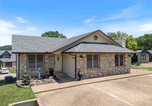 Photo 3 of Townhouse for sale at 5 Ironwood Ln, Holiday Island, AR 72631 | MLS# 1355836 | Listing updated on 2026-10-07