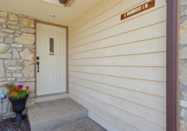 Photo 4 of Townhouse for sale at 5 Ironwood Ln, Holiday Island, AR 72631 | MLS# 1355836 | Listing updated on 2026-10-07