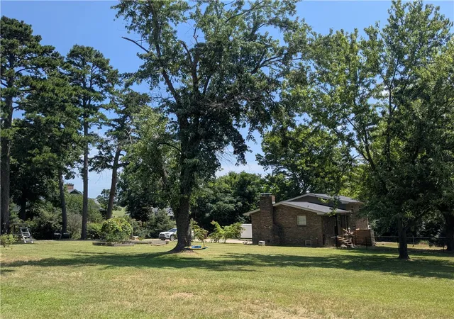 Photo 3 of Sale Pending at 305 Quarry Rd, Russellville, AR 72802 | MLS# 1355062 | Listing updated on 2026-10-02