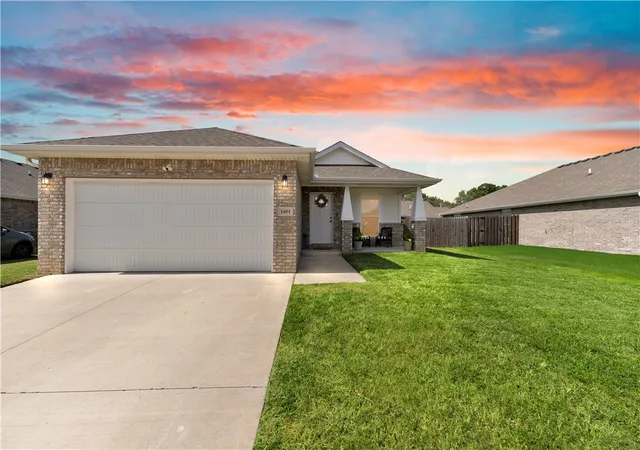 1st image of 1604 Gracie St, Gentry, AR 72734 | MLS# 1355877