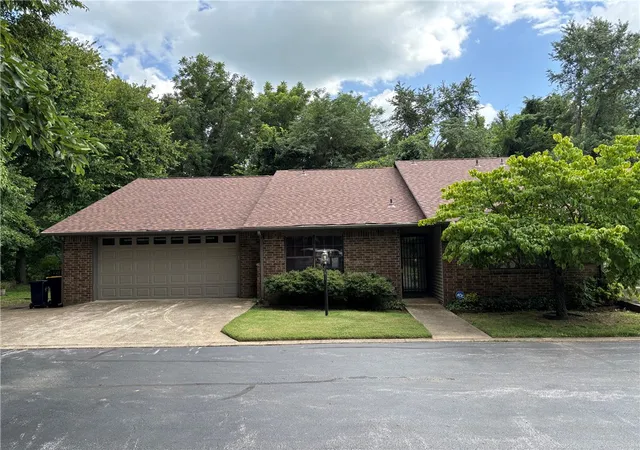 2nd image of 1708 Deer Run Dr #13, Harrison, AR 72601 | MLS# 1356084