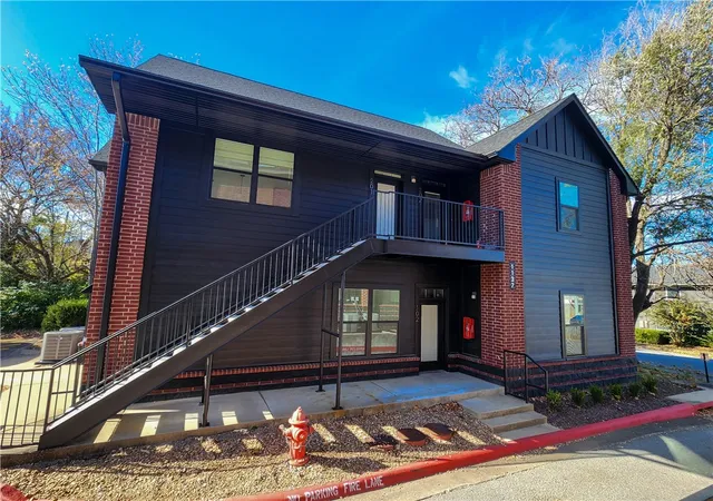 3rd image of 1137 N Leverett Ave #101, Fayetteville, AR 72703 | MLS# 1356081