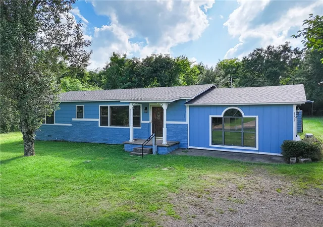 1st image of 1209 3rd St, Ozark, AR 72949 | MLS# 1356103