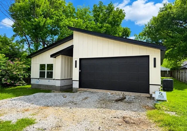 1st image of 707 S Wright St, Siloam Springs, AR 72761 | MLS# 1355928