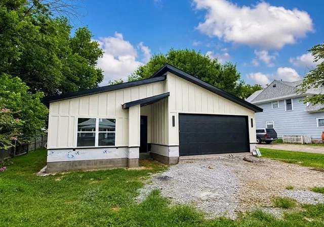 2nd image of 707 S Wright St, Siloam Springs, AR 72761 | MLS# 1355928