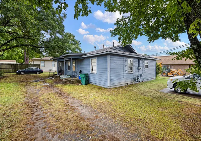 2nd image of 820 & 822 Pine St, Conway, AR 72032 | MLS# 1355346