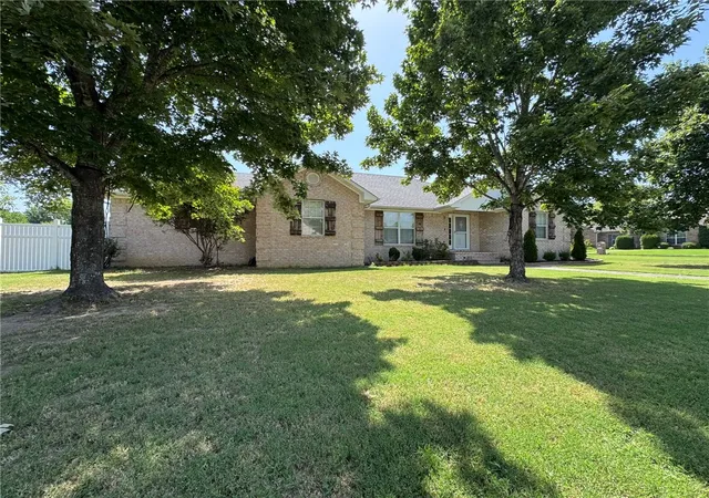 Photo 2 of Single family home for sale at 707 S Waco Ave, Russellville, AR 72801 | MLS# 1355981 | Listing updated on 2026-07-30