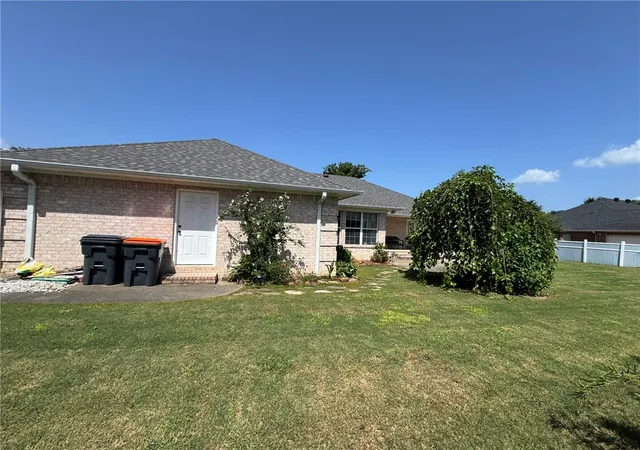 Photo 5 of Single family home for sale at 707 S Waco Ave, Russellville, AR 72801 | MLS# 1355981 | Listing updated on 2026-07-30