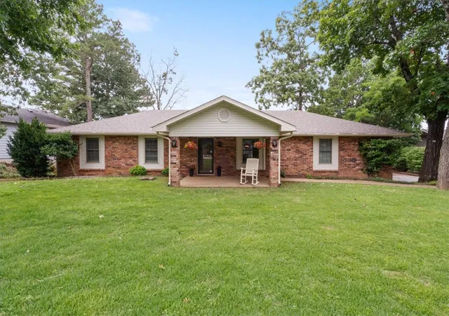 1st image of 139 Holiday Island Dr, Holiday Island, AR 72631 | MLS# 1356243